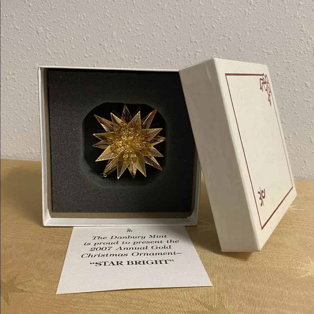 Danbury Mint 2007 Star Bright Ornament 
Used